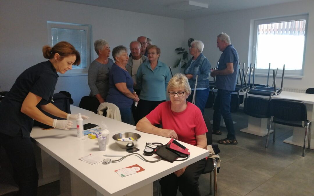 Uz mnoga predavanja organizirano je i mjerenje krvnog pritiska i šećera za naše članove